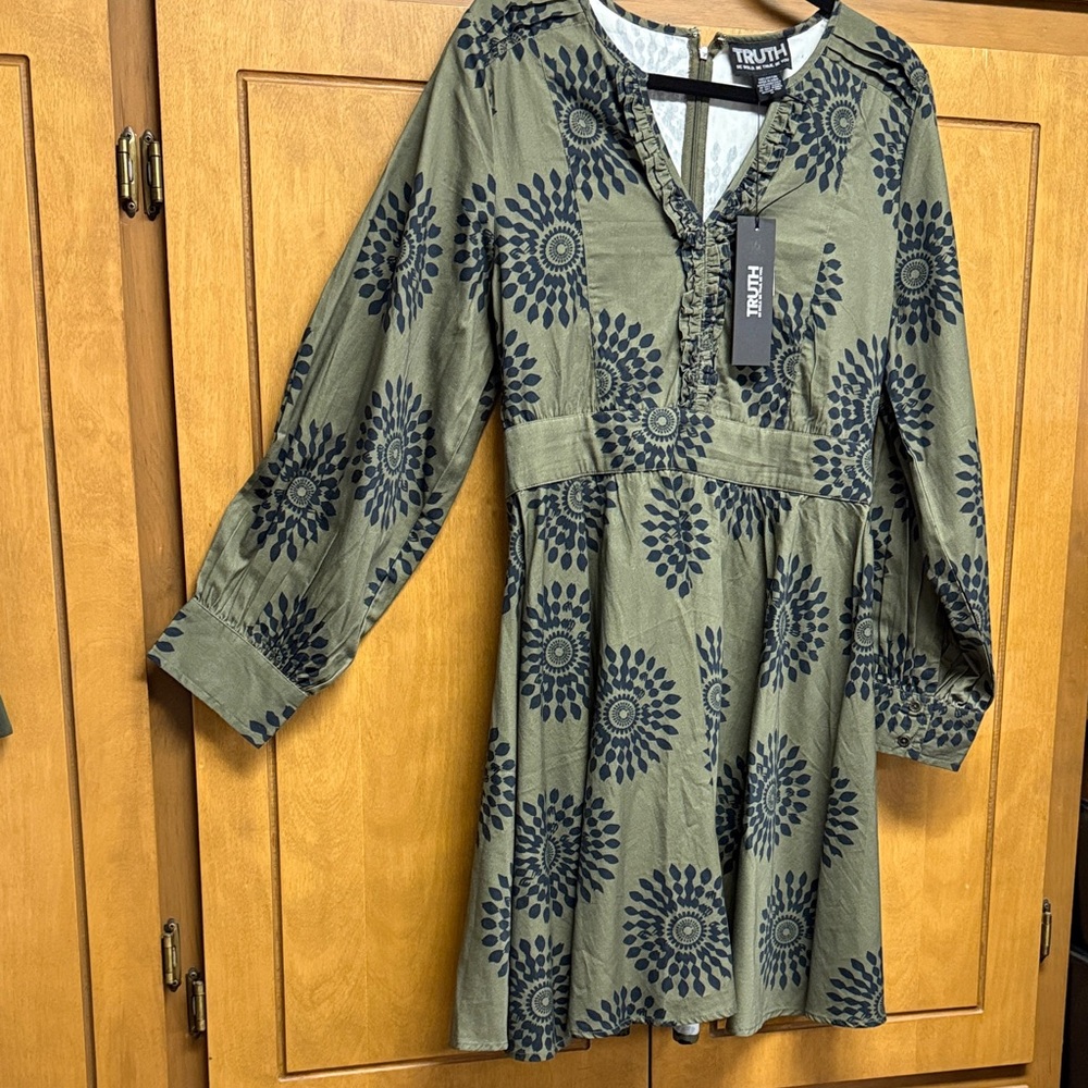 Truth Dark Green Sunburst Pattern Dress